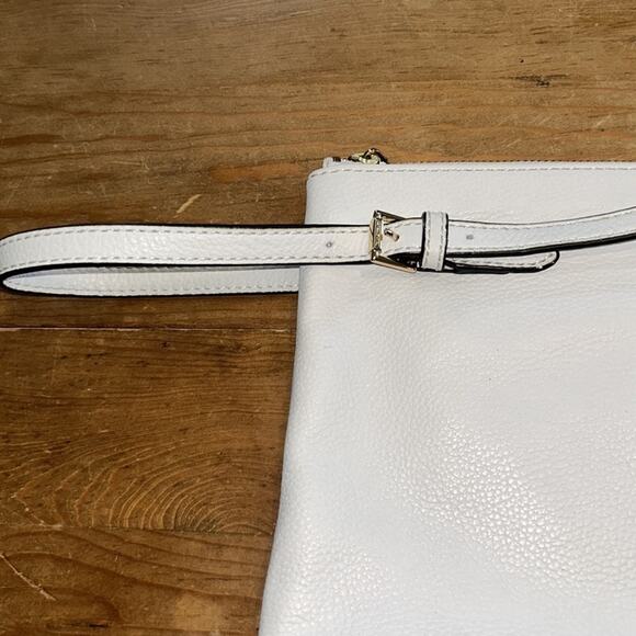 Isaac Mizrahi whit with black stripe clutch - Picture 4 of 13